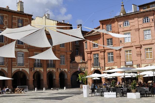 Montauban/immobilier/CENTURY21 Riquelme Immobilier/Montauban place centre-ville patrimoine architecture