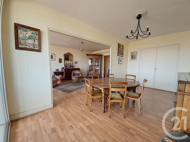 Afficher la photo en grand Appartement T4 à vendre - 5 pièces - 116.46 m2 - MONTAUBAN - 82 - MIDI-PYRENEES - Century 21 Riquelme Immobilier