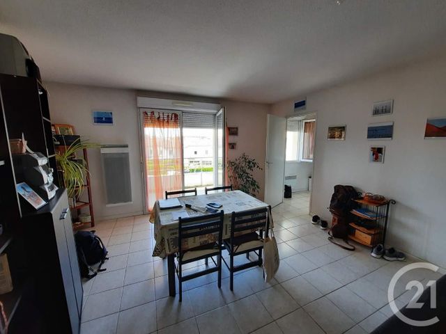 Appartement T3 à louer - 3 pièces - 65.43 m2 - MONTAUBAN - 82 - MIDI-PYRENEES - Century 21 Riquelme Immobilier Appartement T3 à louer - 3 pièces - 65.43 m2 - MONTAUBAN - 82 - MIDI-PYRENEES - Century 21 Riquelme Immobilier