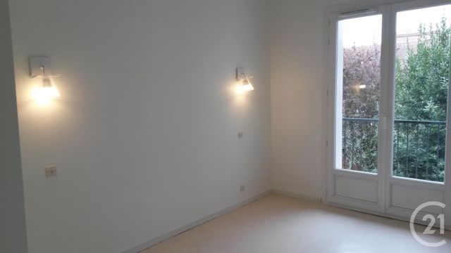 Afficher la photo en grand Appartement F3 à louer - 3 pièces - 67.5 m2 - MONTAUBAN - 82 - MIDI-PYRENEES - Century 21 Riquelme Immobilier