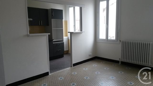 Afficher la photo en grand Appartement F3 à louer - 3 pièces - 67.5 m2 - MONTAUBAN - 82 - MIDI-PYRENEES - Century 21 Riquelme Immobilier