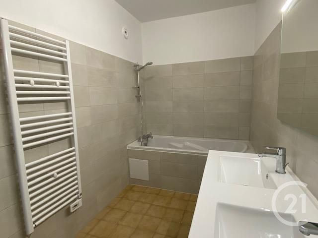 Afficher la photo en grand Appartement F3 à louer - 3 pièces - 72.66 m2 - MONTAUBAN - 82 - MIDI-PYRENEES - Century 21 Riquelme Immobilier