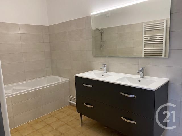 Afficher la photo en grand Appartement F3 à louer - 3 pièces - 72.66 m2 - MONTAUBAN - 82 - MIDI-PYRENEES - Century 21 Riquelme Immobilier