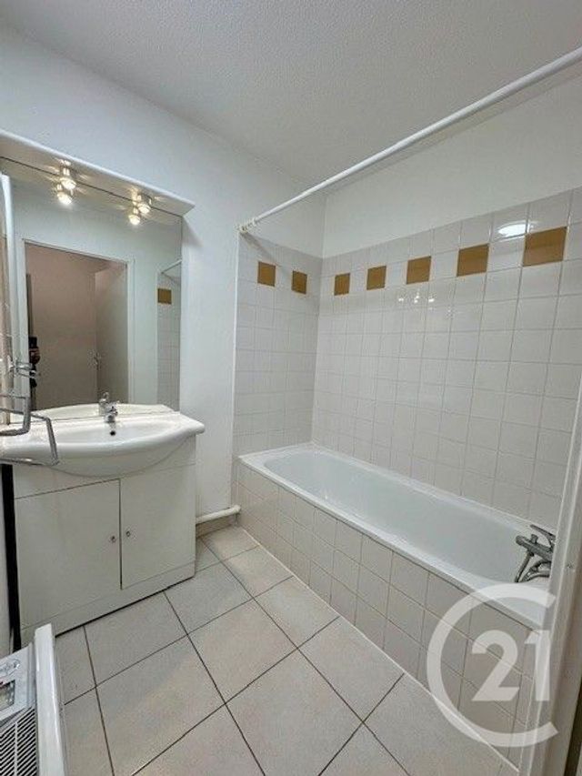 Appartement F2 à louer - 2 pièces - 47.45 m2 - MONTBETON - 82 - MIDI-PYRENEES - Century 21 Riquelme Immobilier