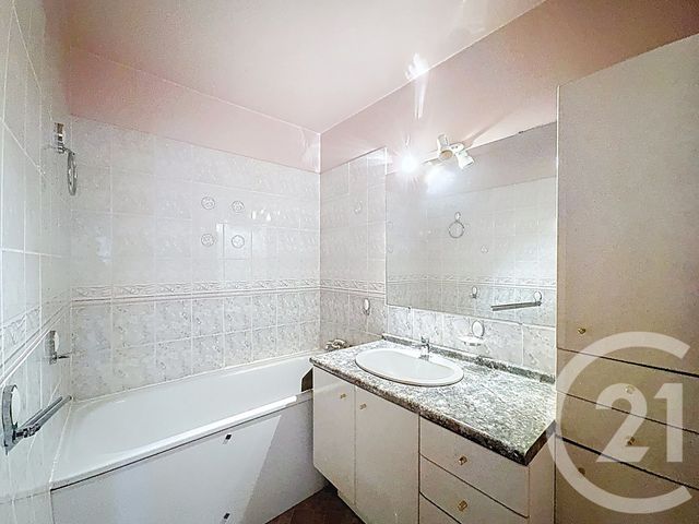 Appartement T5 à vendre - 5 pièces - 97.0 m2 - MONTAUBAN - 82 - MIDI-PYRENEES - Century 21 Riquelme Immobilier