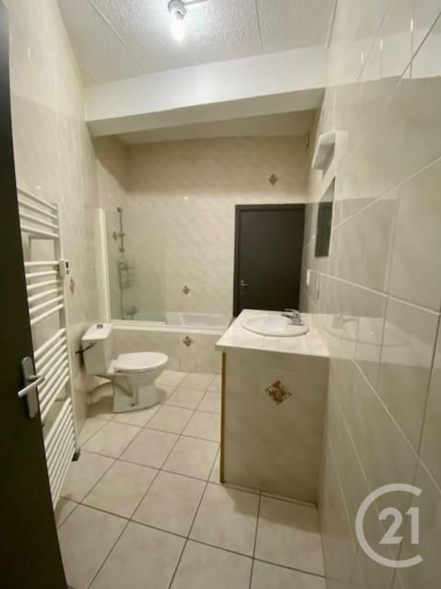 Appartement F2 à louer - 2 pièces - 58.75 m2 - MONCLAR DE QUERCY - 82 - MIDI-PYRENEES - Century 21 Riquelme Immobilier