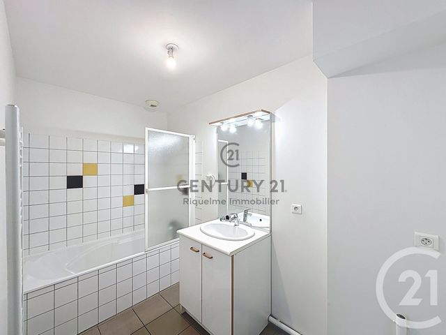 Appartement F3 à louer - 3 pièces - 62.0 m2 - LAFRANCAISE - 82 - MIDI-PYRENEES - Century 21 Riquelme Immobilier