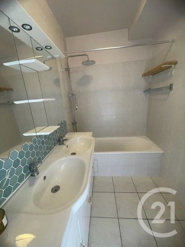 Appartement F3 à louer - 3 pièces - 67.06 m2 - MONTAUBAN - 82 - MIDI-PYRENEES - Century 21 Riquelme Immobilier